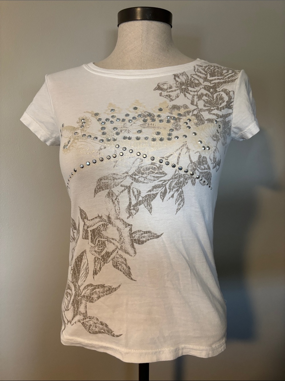 Mix It White Short-Sleeve Floral Tee with Silver Studs